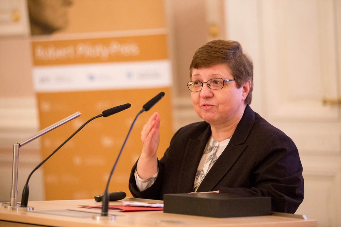 Professor Dr. Klara Nahrstedt was awarded the Robert Piloty Prize 2018 for her outstanding scientific achievements in the development of multimedia systems and networks.