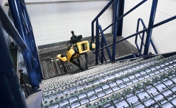 Im Rahmen des einstündigen Inspektionsrundgangs hat Spot erfolgreich mehrere Treppen autonom bewältigt.