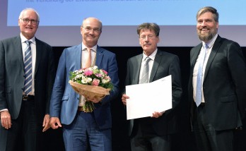 Laudator Prof. Wolfgang Effelsberg, RWTH-Rektor Prof. Ulrich Rüdiger, Prof. Ralf Steinmetz und Prof. Kai-Uwe Schröder, Senatsvorsitzender RWTH Aachen (v.l.n.r.).